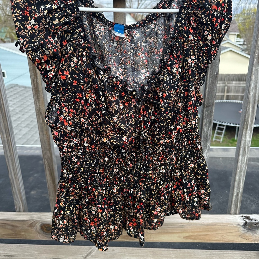 Old Navy Black and White Ruffled Sleeveless Blouse